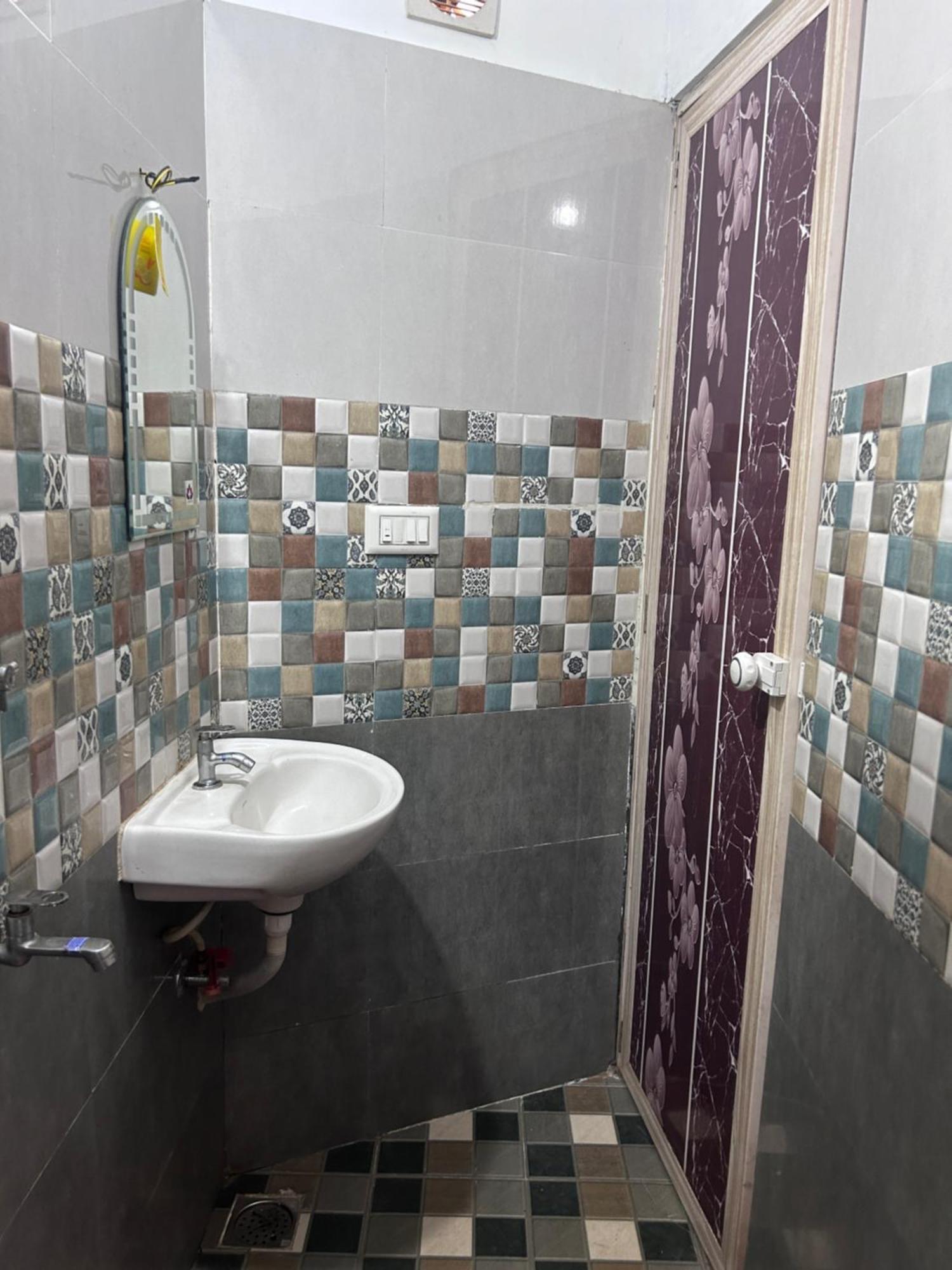 Chaithritha Ladies Homestay Thiruvananthapuram Екстериор снимка