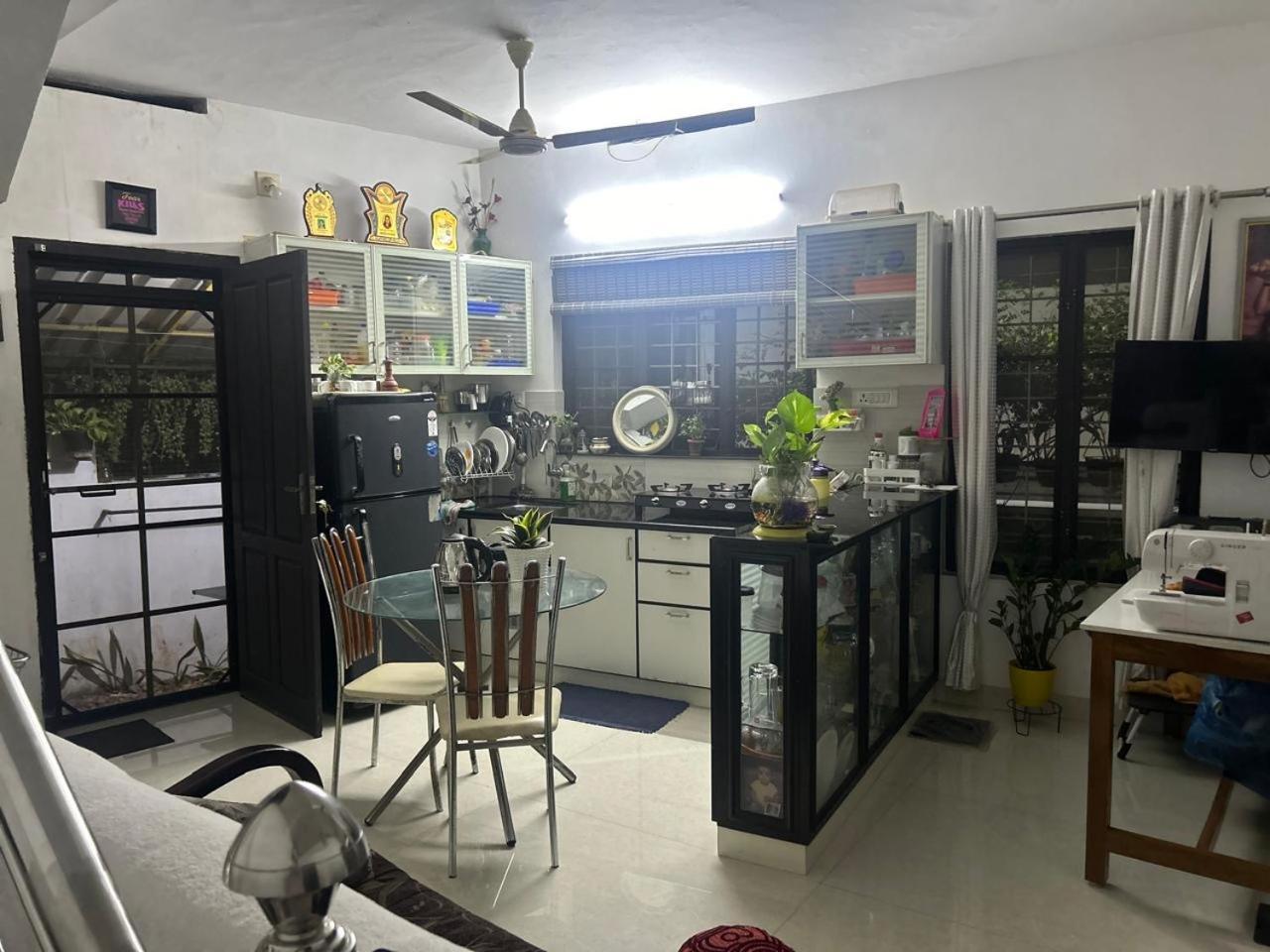 Chaithritha Ladies Homestay Thiruvananthapuram Екстериор снимка