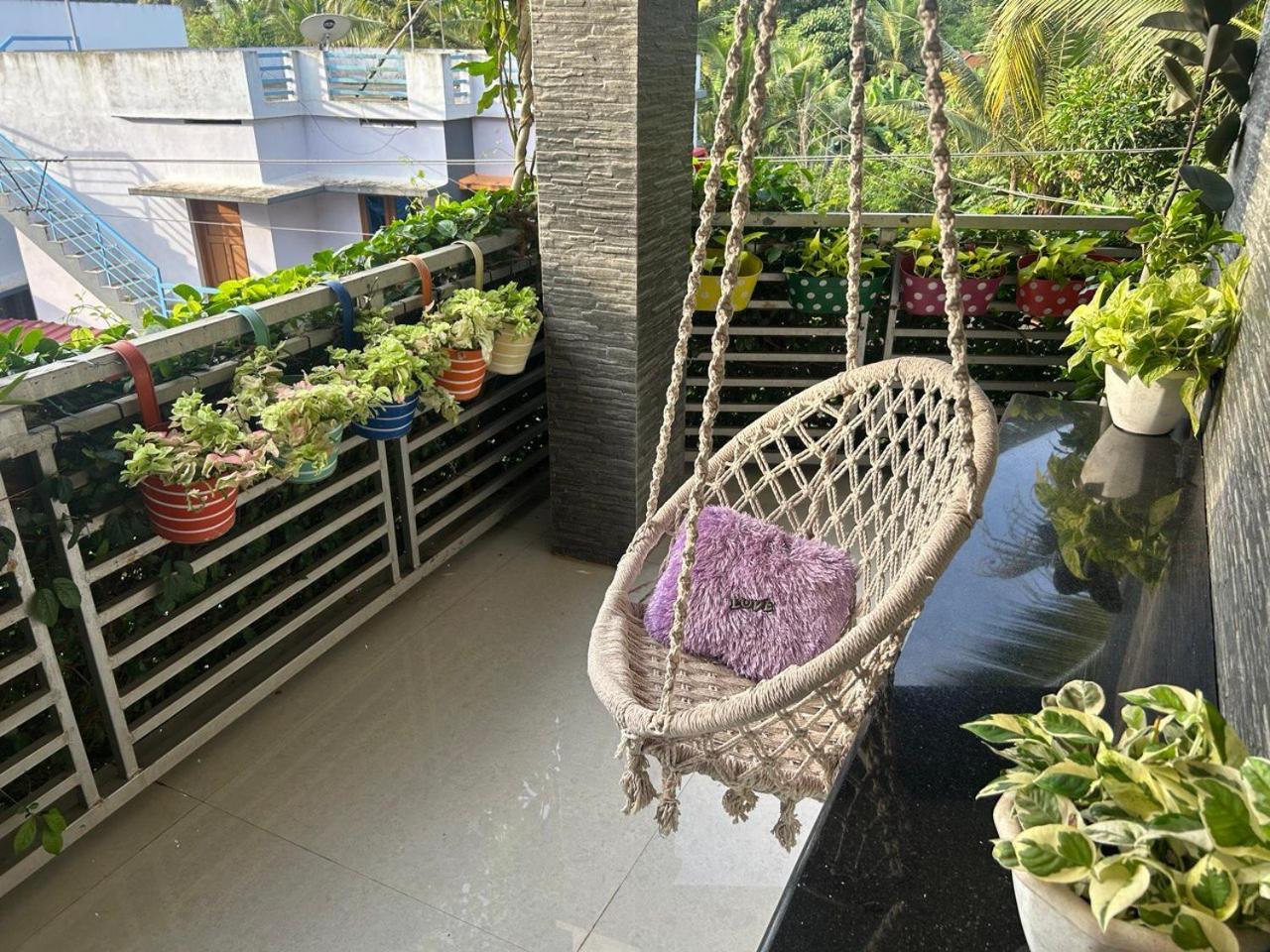 Chaithritha Ladies Homestay Thiruvananthapuram Екстериор снимка