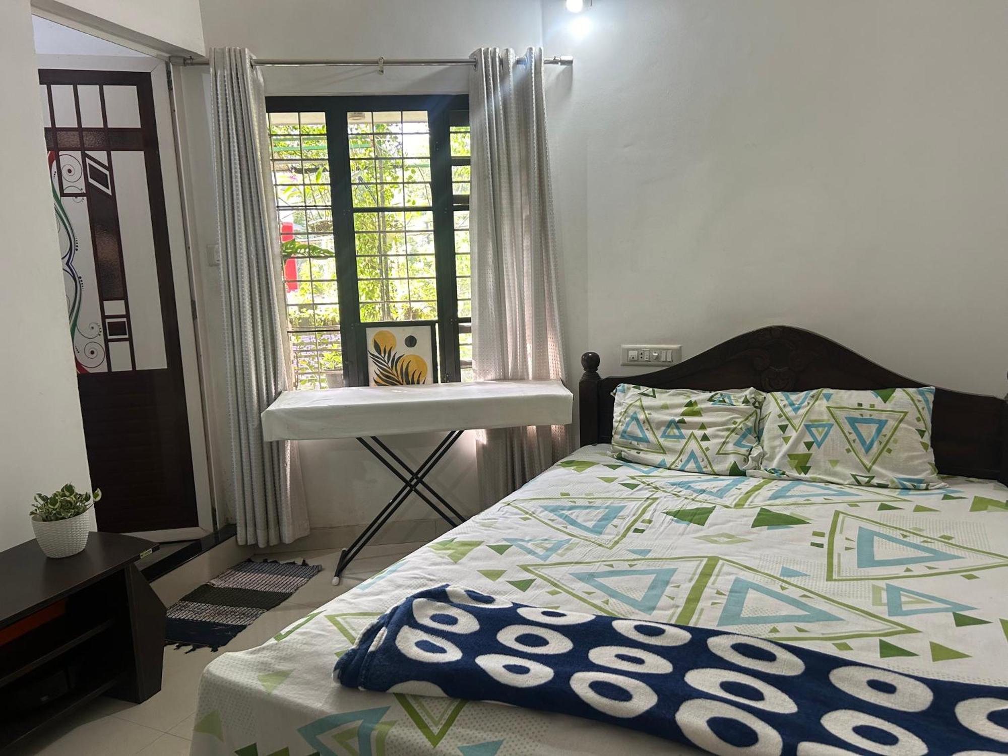 Chaithritha Ladies Homestay Thiruvananthapuram Екстериор снимка
