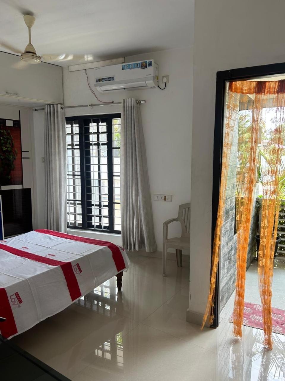 Chaithritha Ladies Homestay Thiruvananthapuram Екстериор снимка